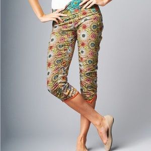 Nuvula cropped capri floral pants